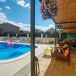 Casa de hóspedes Iva-dom 3*