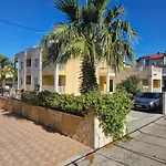 Iva-dom Konukevi Kastela